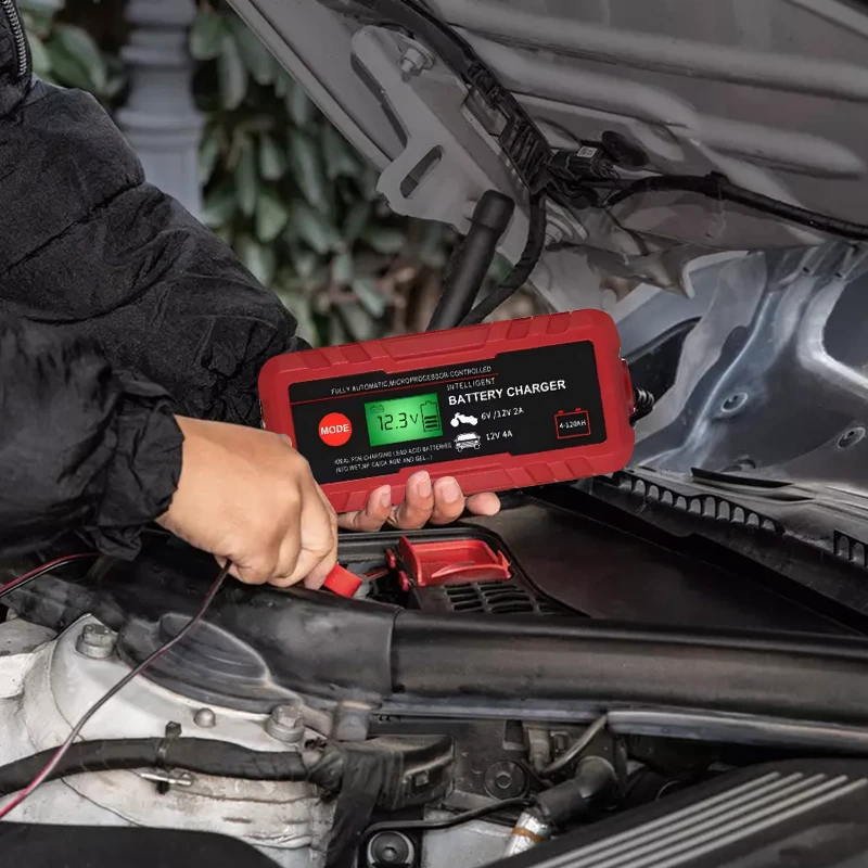 車のバッテリー充電器